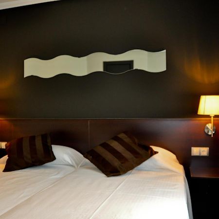 אורנסה Hostal La Rotonda מראה חיצוני תמונה