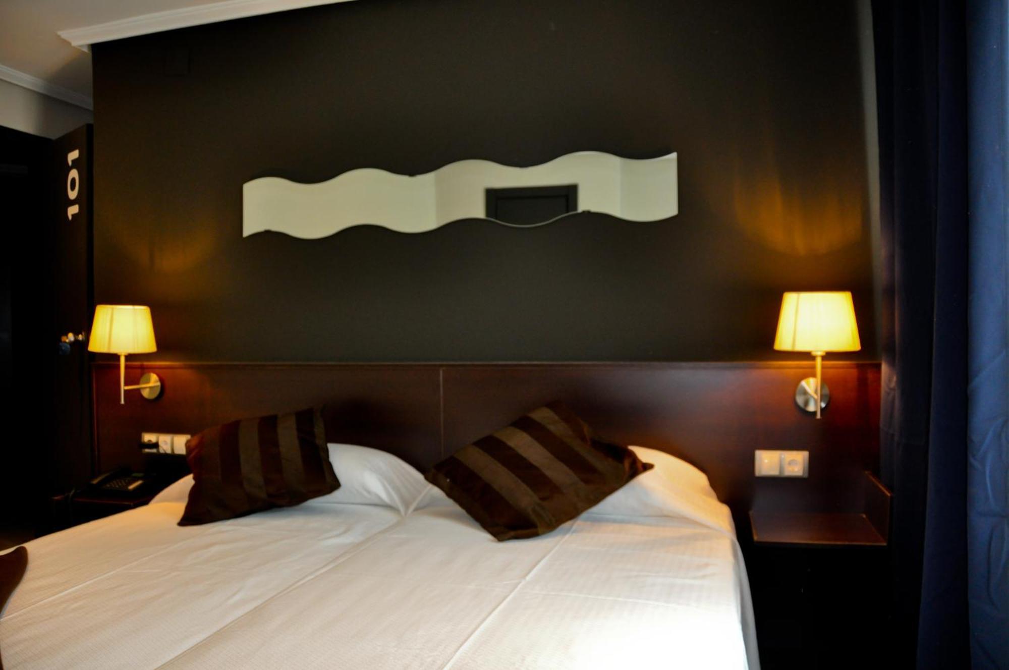אורנסה Hostal La Rotonda מראה חיצוני תמונה