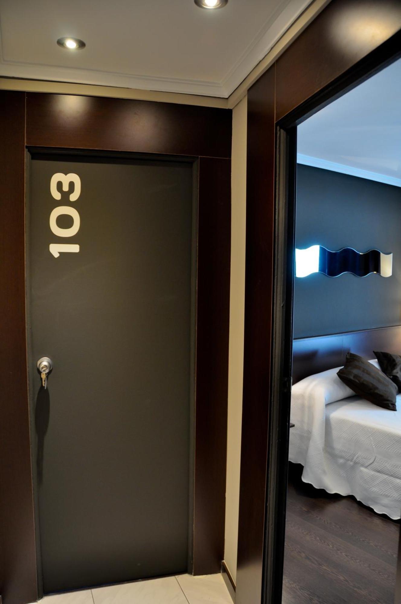 אורנסה Hostal La Rotonda מראה חיצוני תמונה