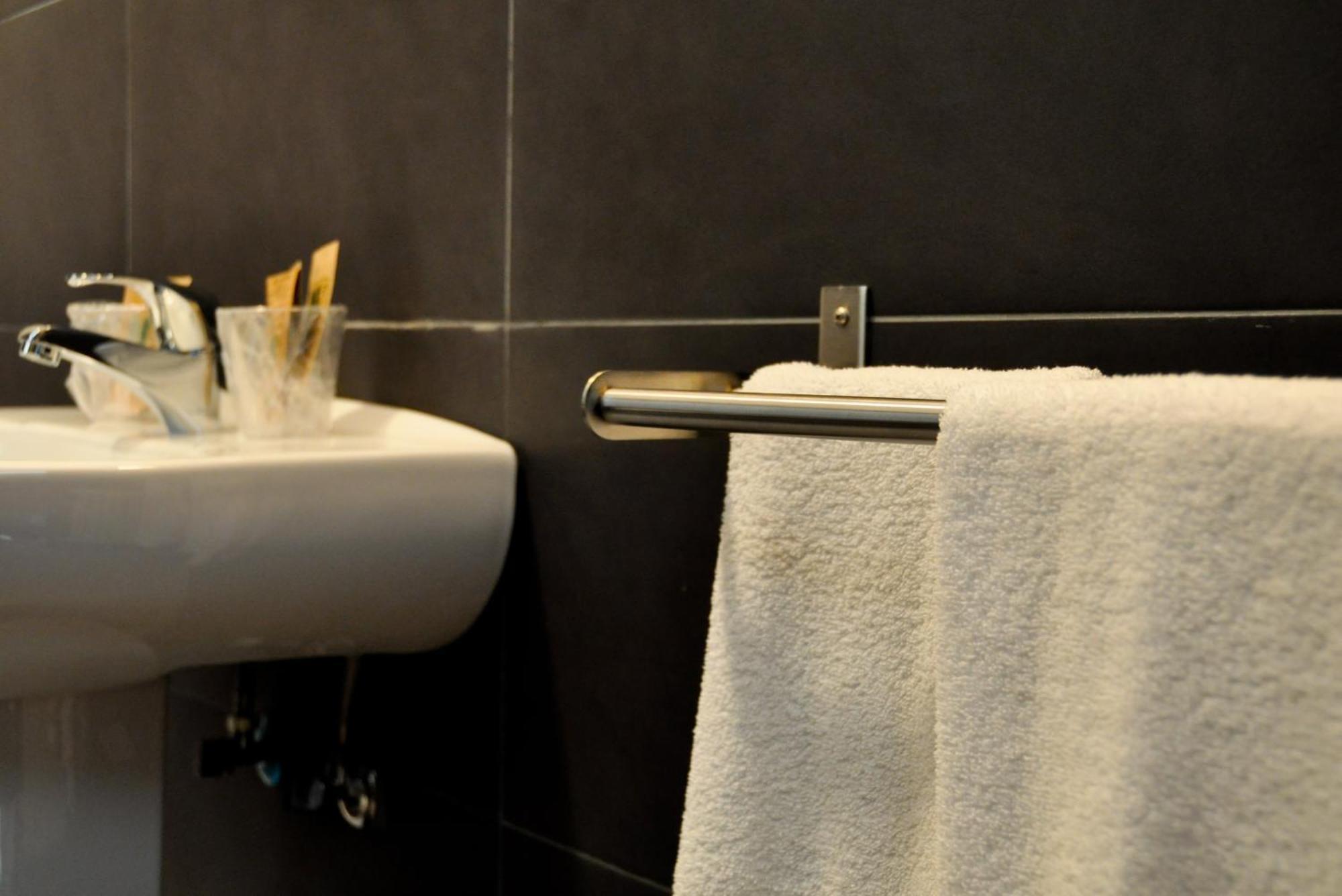 אורנסה Hostal La Rotonda מראה חיצוני תמונה