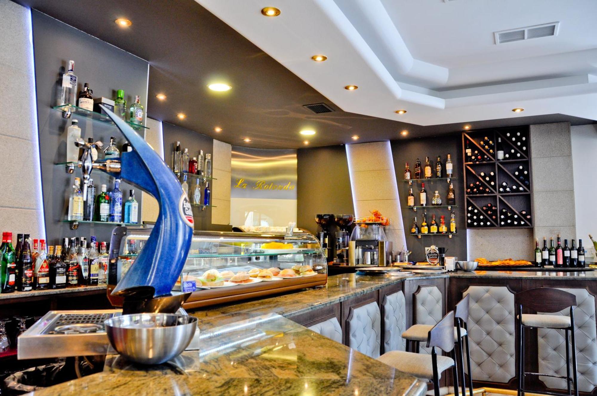 אורנסה Hostal La Rotonda מראה חיצוני תמונה
