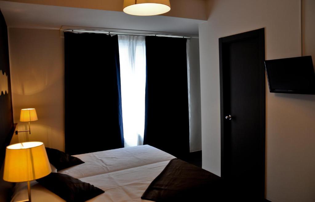 אורנסה Hostal La Rotonda חדר תמונה