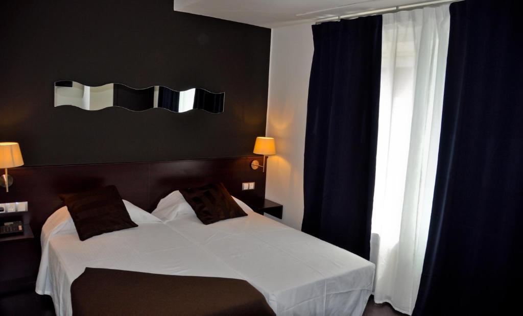 אורנסה Hostal La Rotonda חדר תמונה