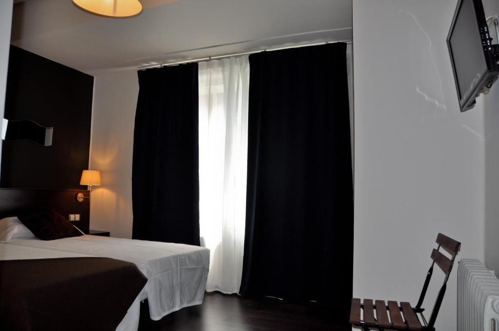 אורנסה Hostal La Rotonda חדר תמונה